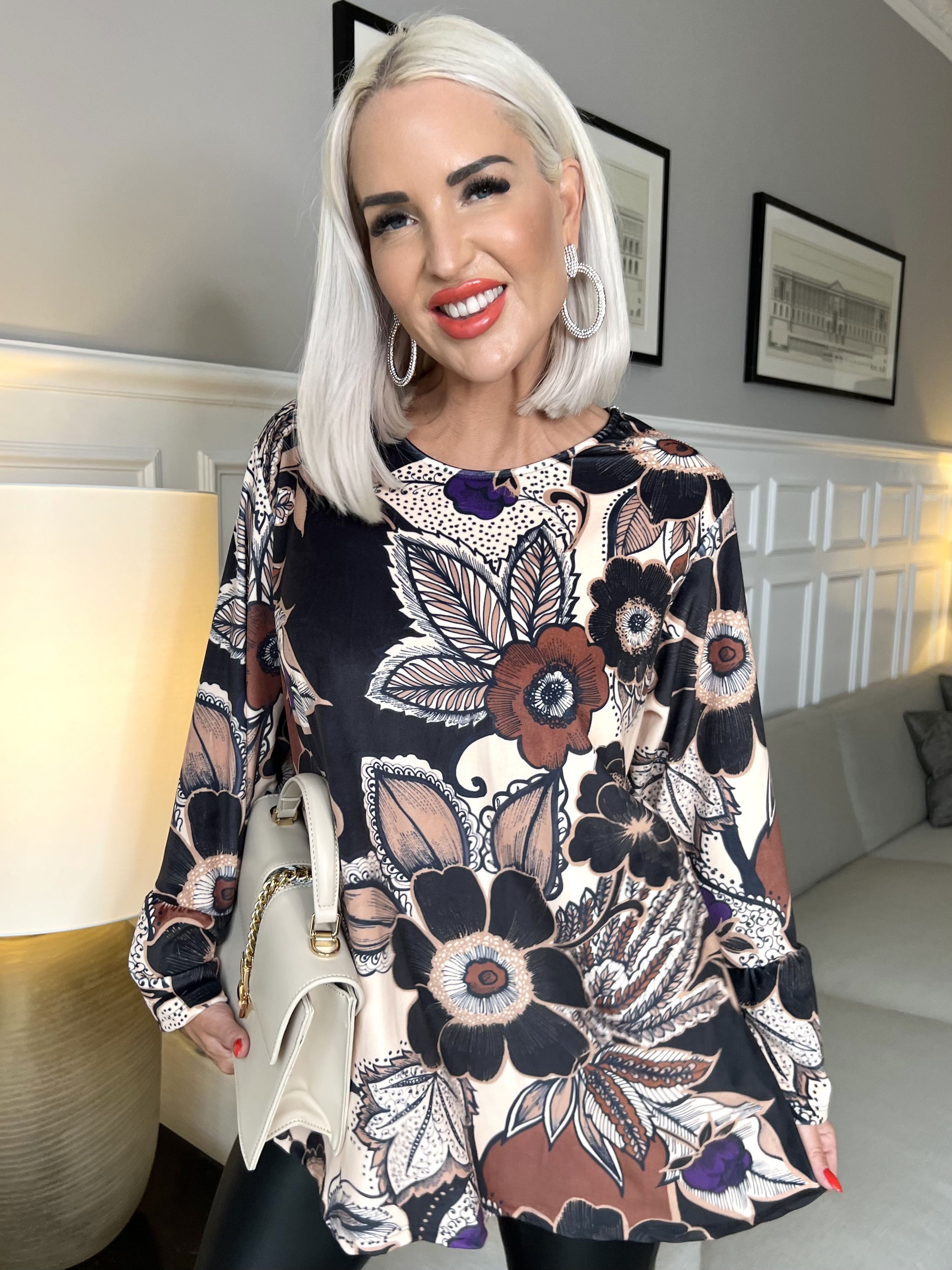 Romana - Mjuk blus med mönster